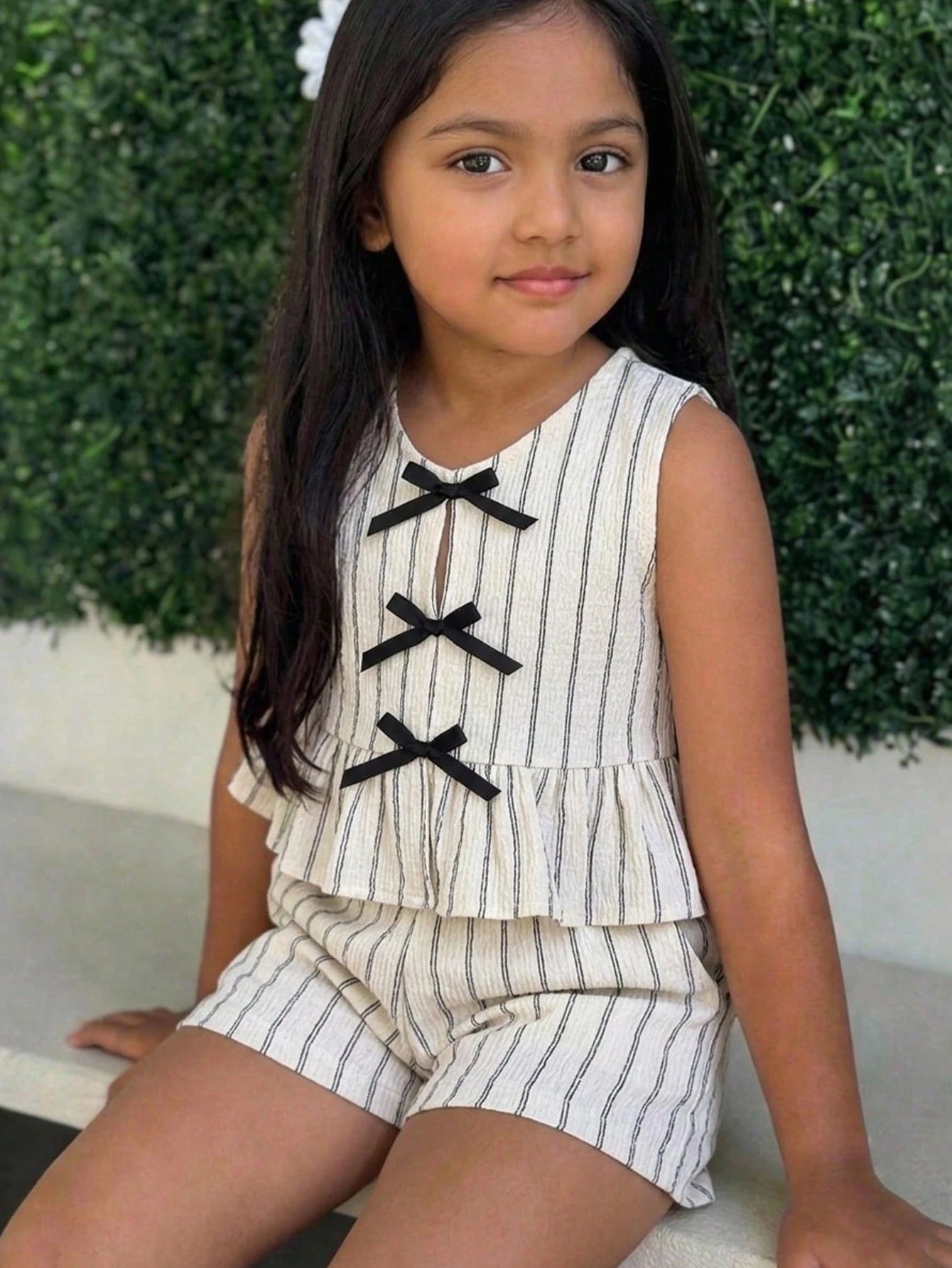 2pcs Little Girls Striped Bow Peplum Top & Shorts Set - Ecru