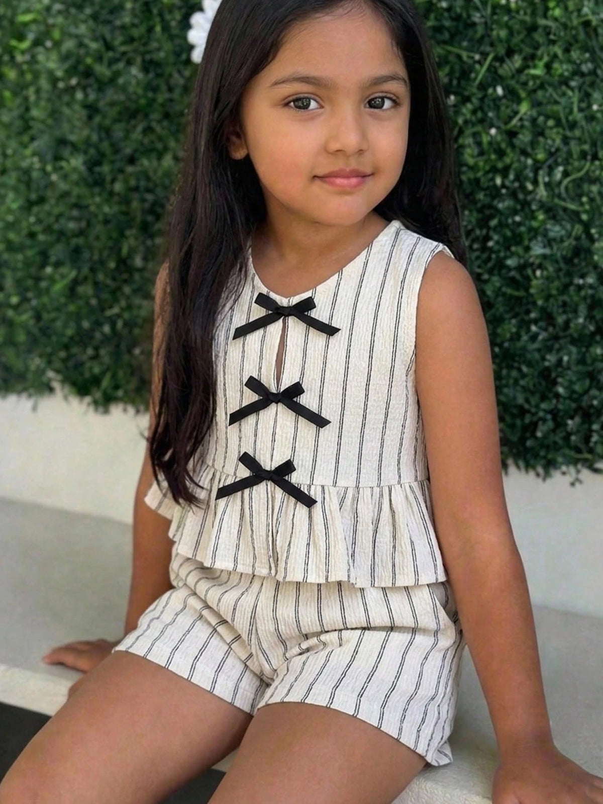 2pcs Little Girls Striped Bow Peplum Top & Shorts Set - Ecru
