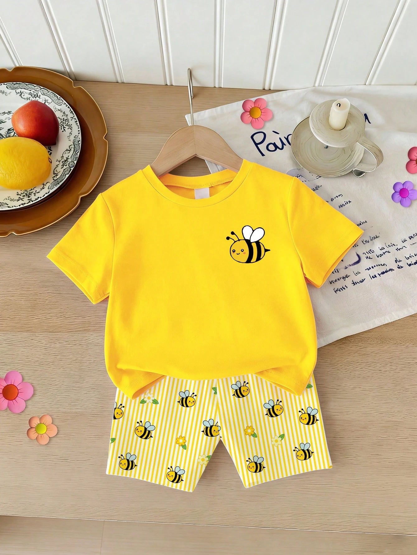 2pcs Little Girls Bee Print T-Shirt & Striped Shorts Set - Buttercu...