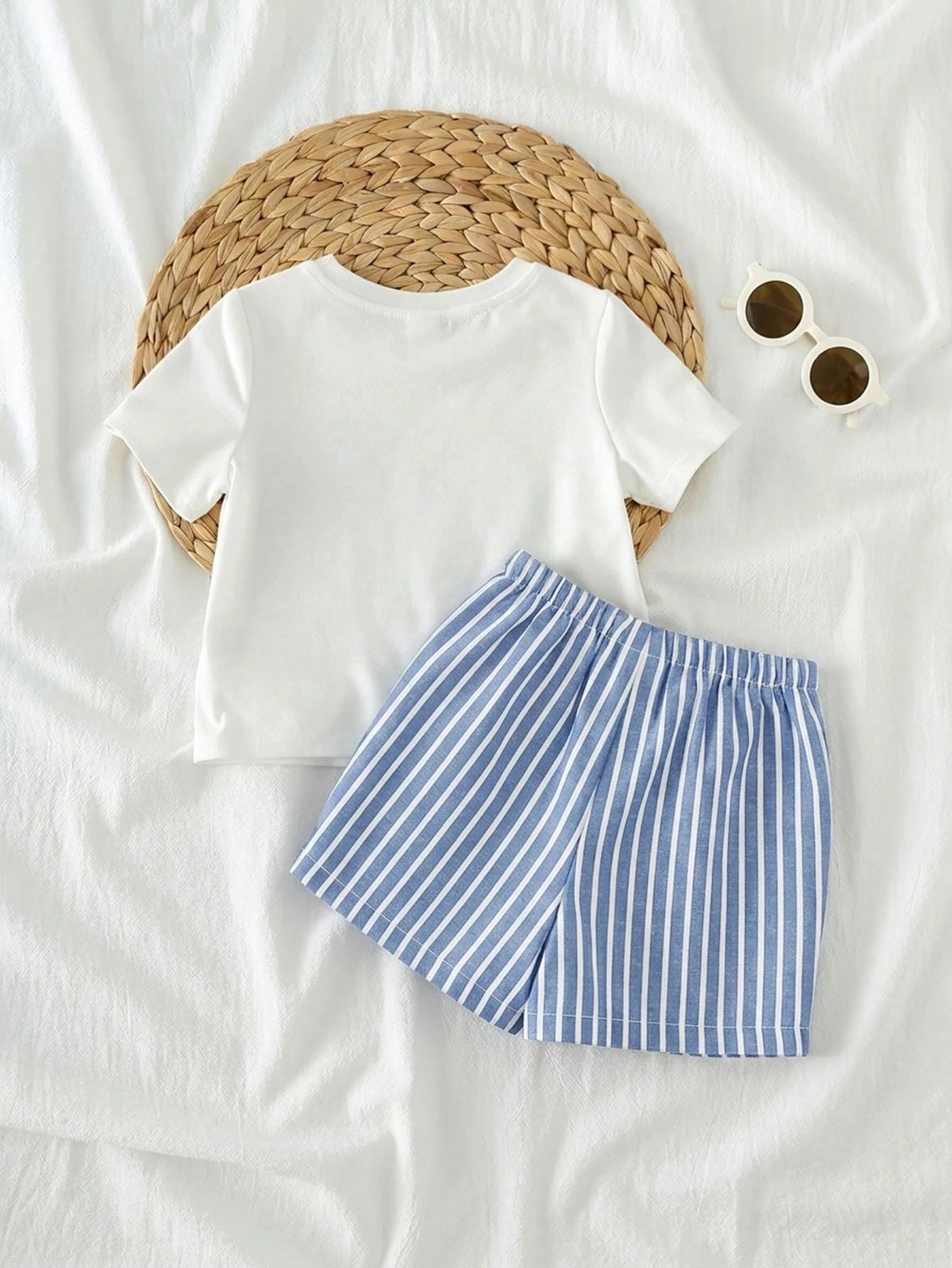 2pcs Boys California Graphic Tee & Striped Shorts Set - Ivory