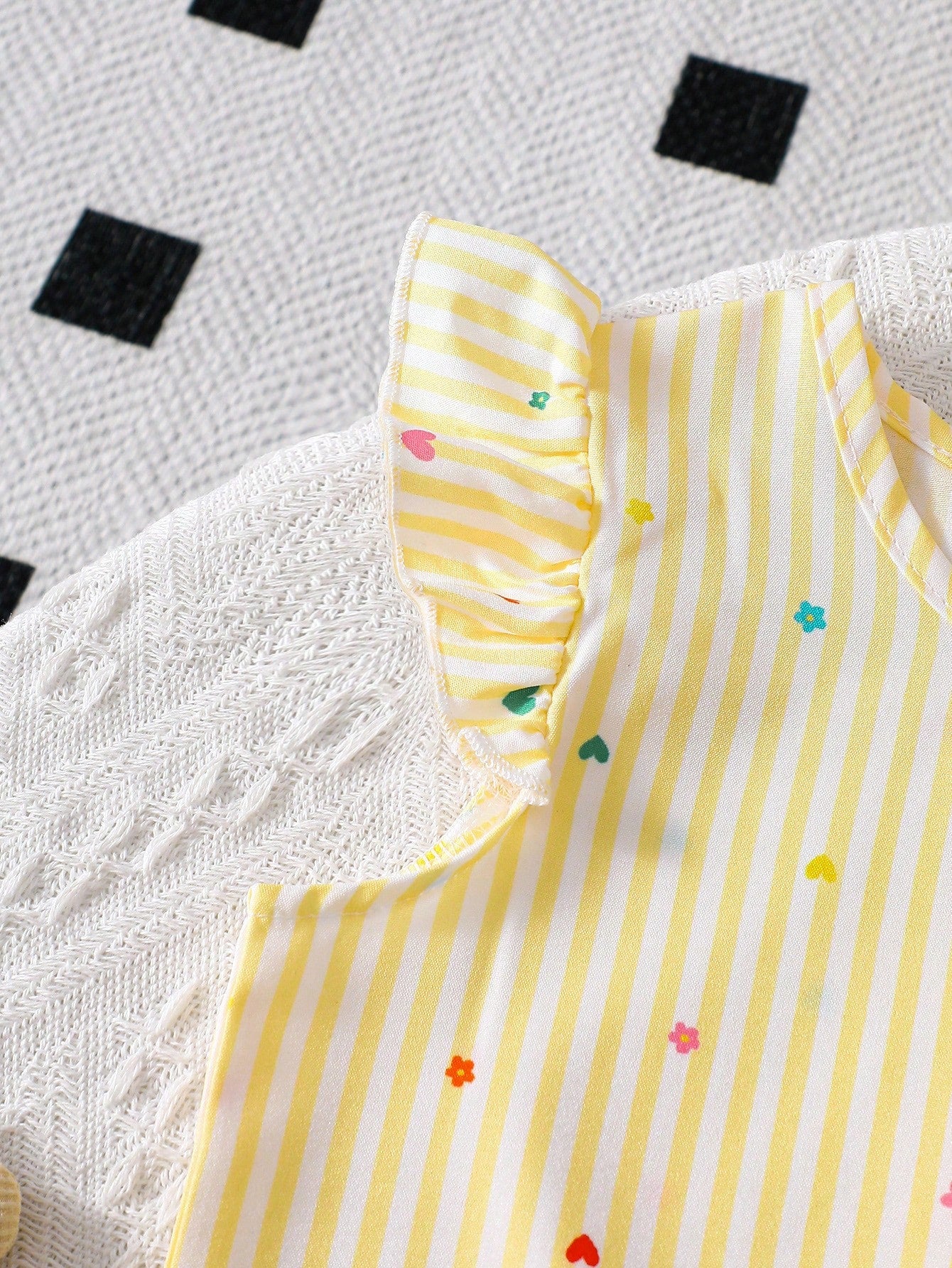 2pcs Little Girls Striped Floral Ruffle Sleeve Top & Wide-Leg Pants...
