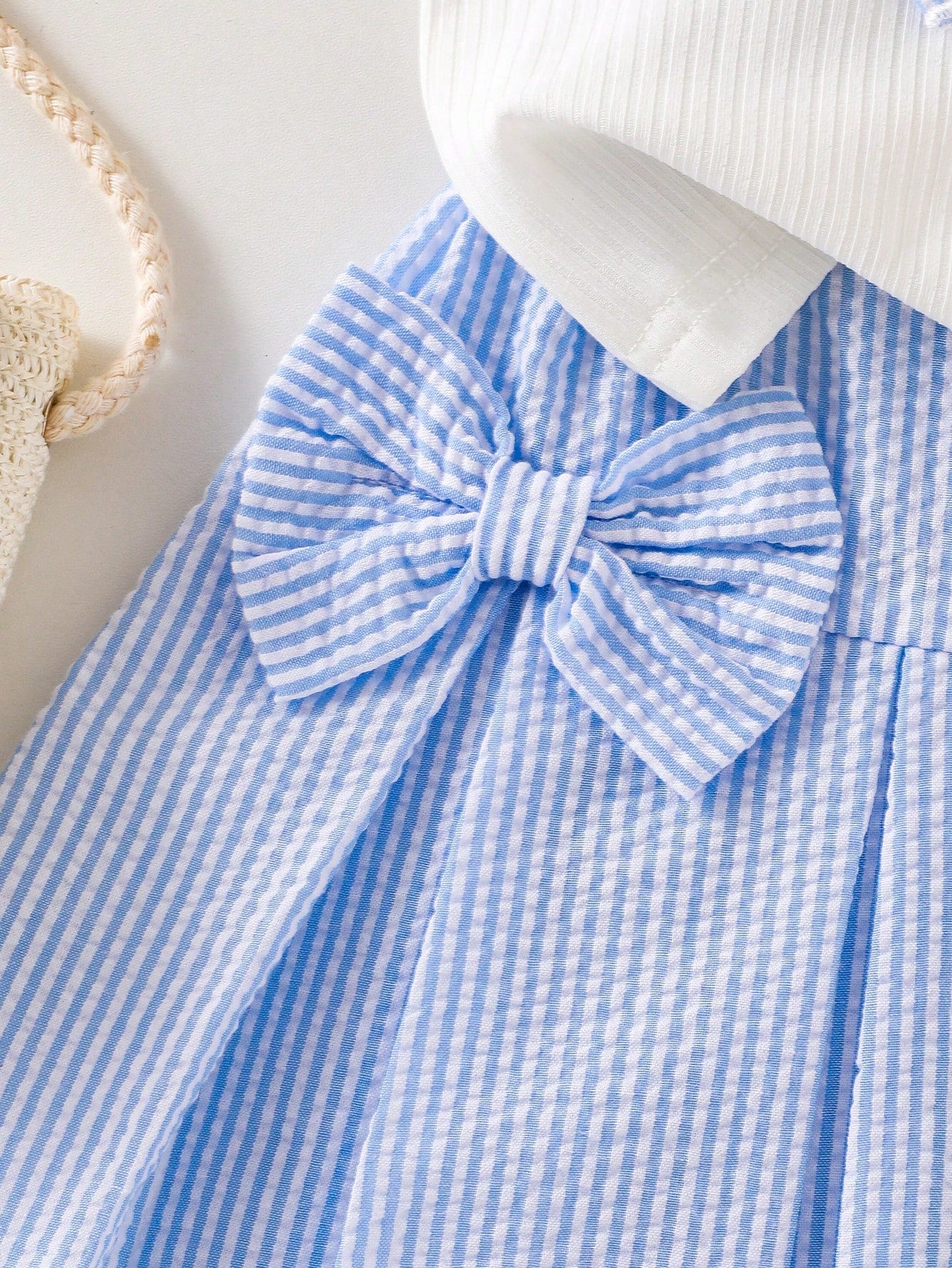 2pcs Little Girls Ruffle Tee & Seersucker Pleated Skirt Set - Ivory...