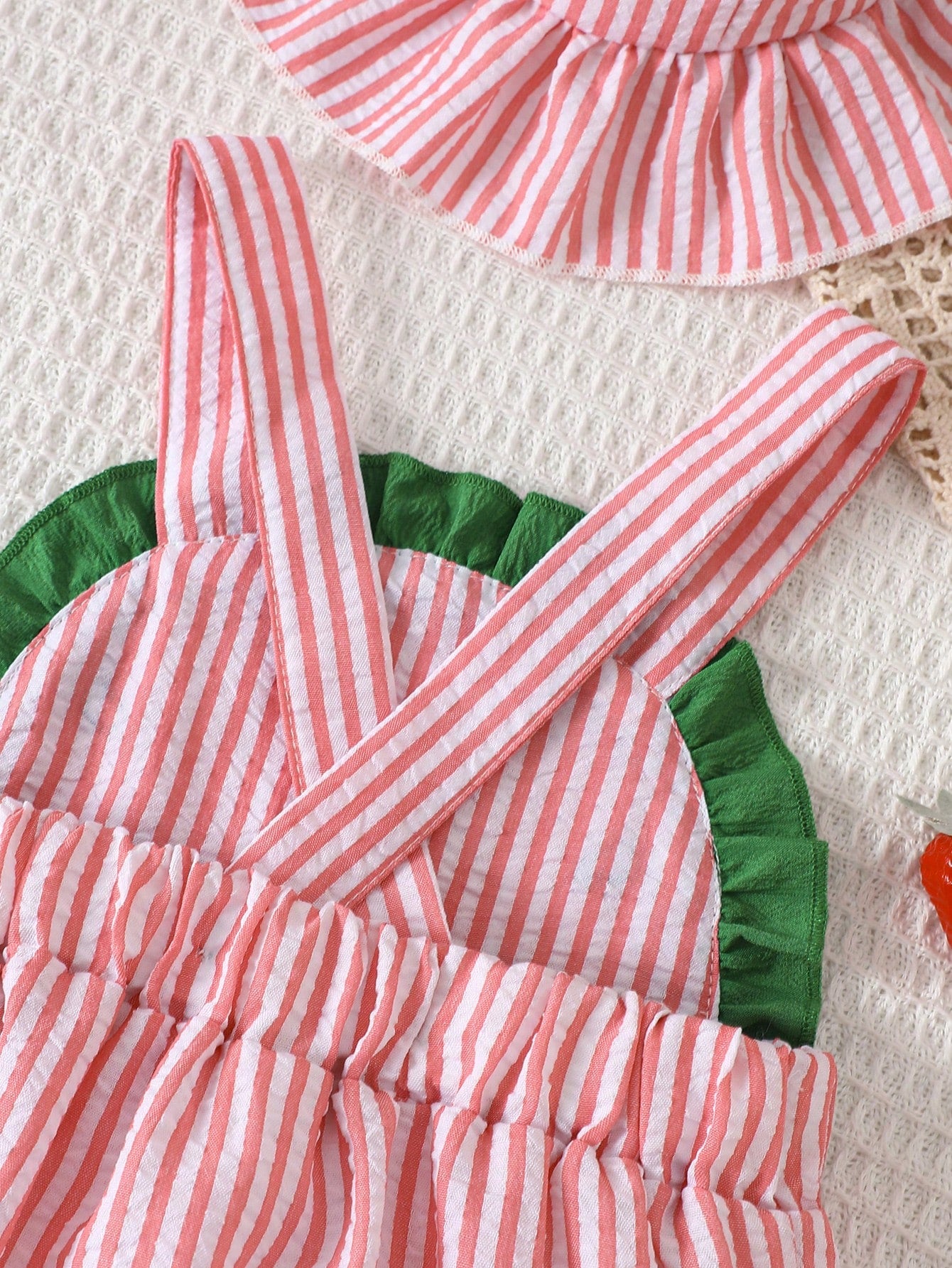 2pcs Baby Girls Watermelon Appliqué Seersucker Romper & Hat Set - B...