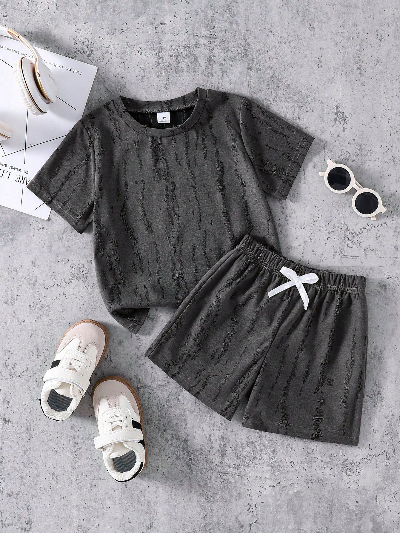 2pcs Little Boys Distressed Texture Tee & Shorts Set - Graphite
