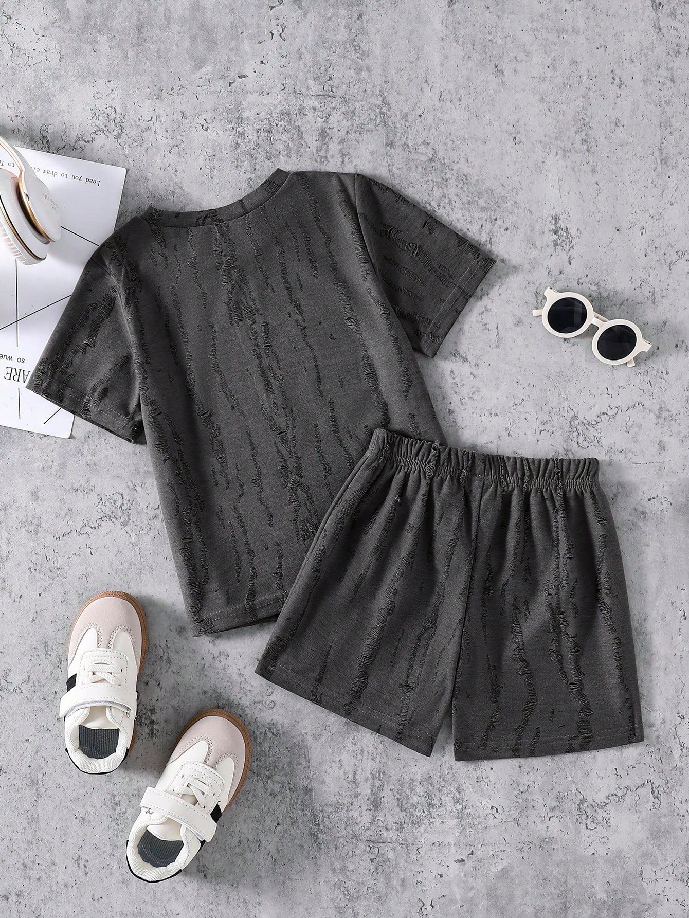 2pcs Little Boys Distressed Texture Tee & Shorts Set - Graphite