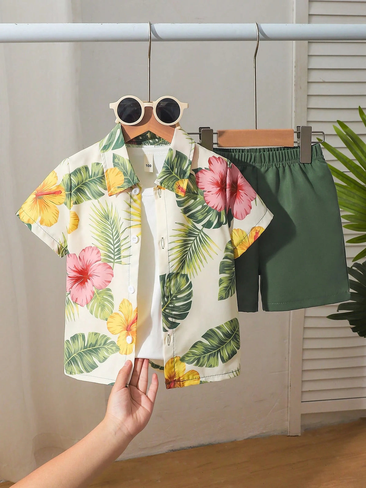 2pcs Little Boys Hibiscus Print Resort Shirt & Shorts - Ecru