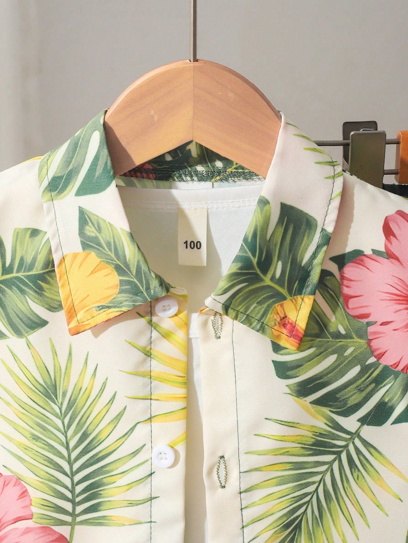 2pcs Little Boys Hibiscus Print Resort Shirt & Shorts - Ecru