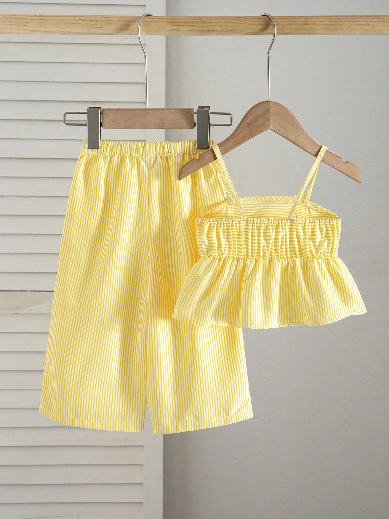 2pcs Girls Striped 3D Floral Camisole & Wide-Leg Pants Set - Butter...