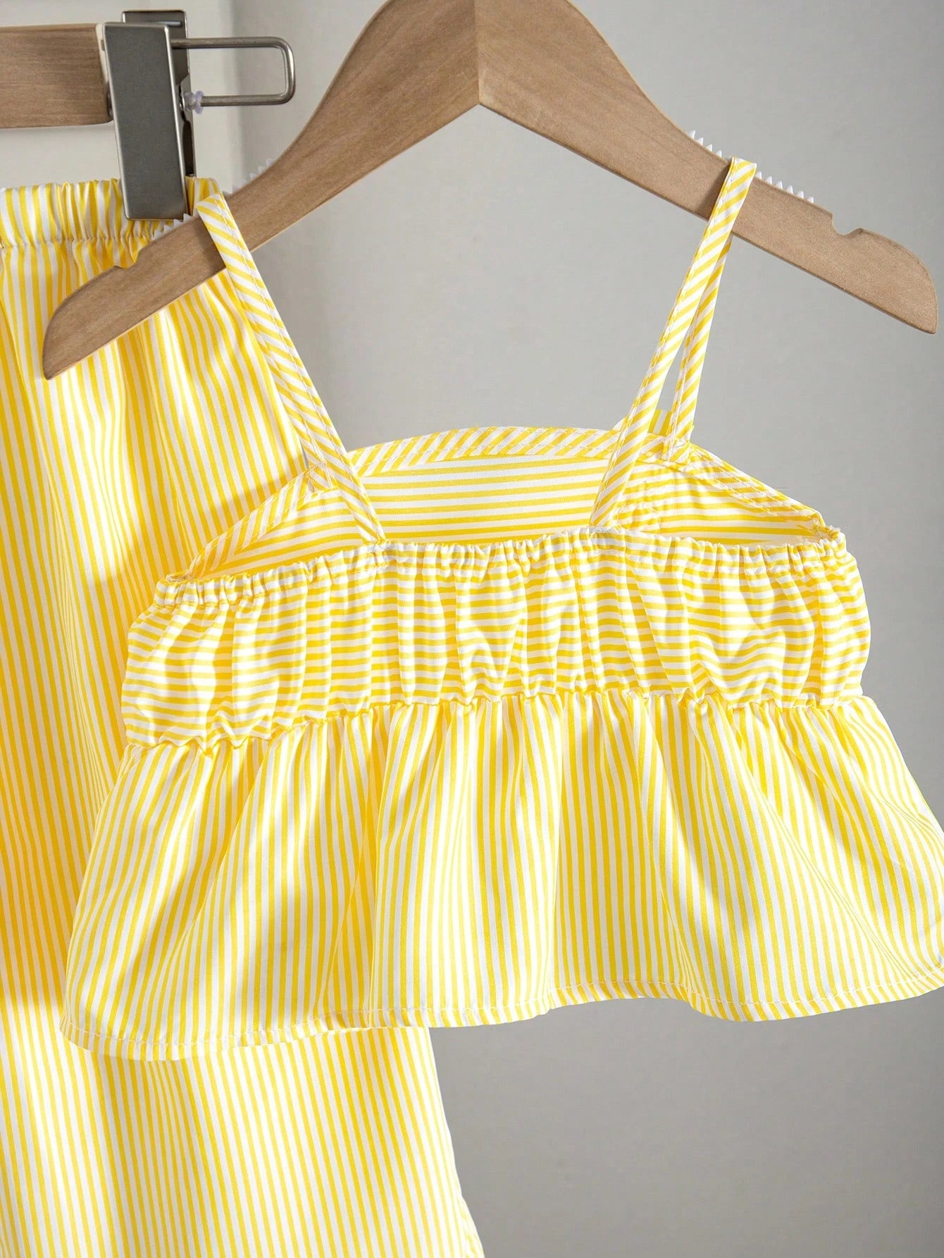 2pcs Girls Striped 3D Floral Camisole & Wide-Leg Pants Set - Butter...