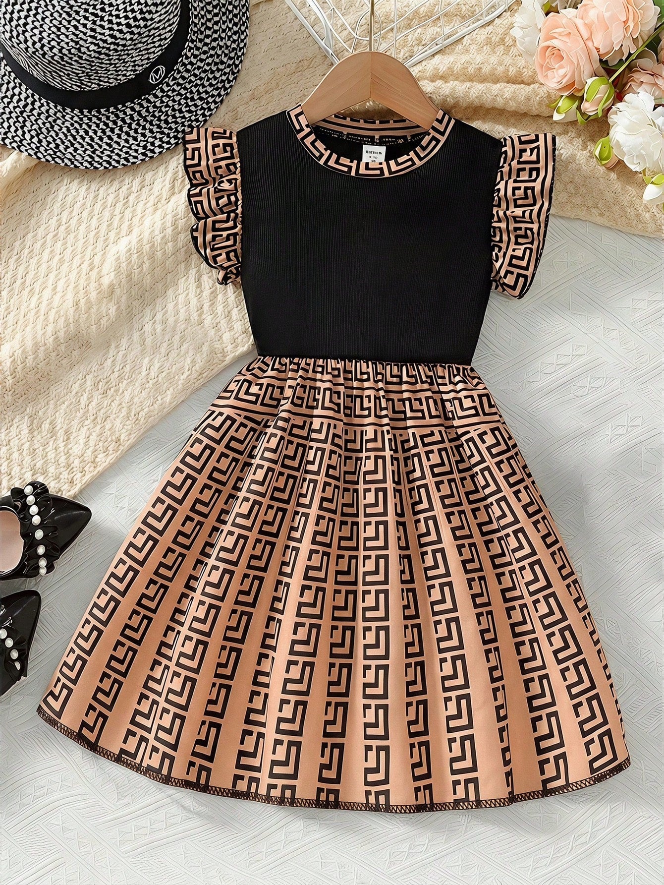 Little Girls Geometric Print Pleated Flutter Sleeve Dress - Caramel