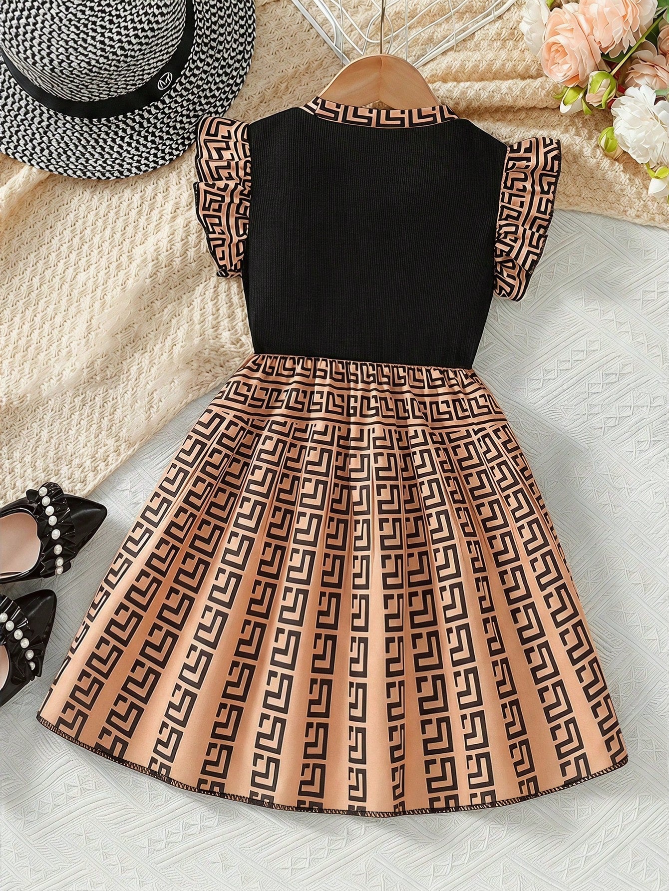 Little Girls Geometric Print Pleated Flutter Sleeve Dress - Caramel