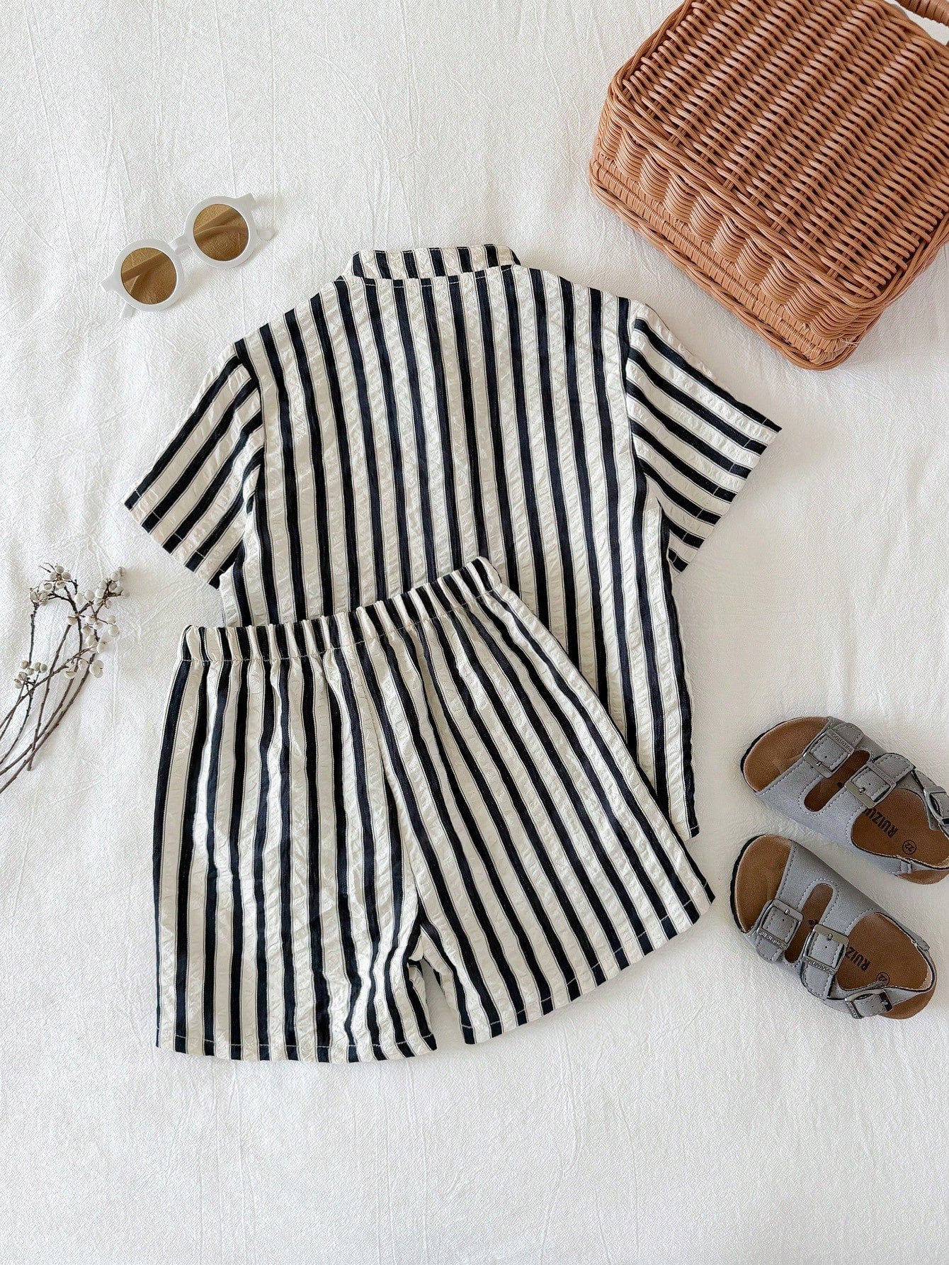 2pcs Little Boys Vertical Stripe Shirt & Shorts Set - Ecru