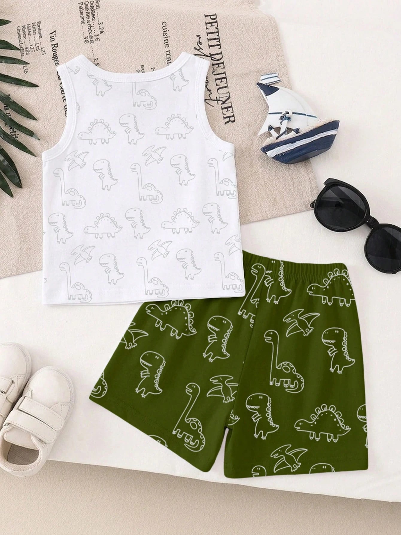 2pcs Boys Dinosaur Print Tank Top & Shorts Set - Ivory