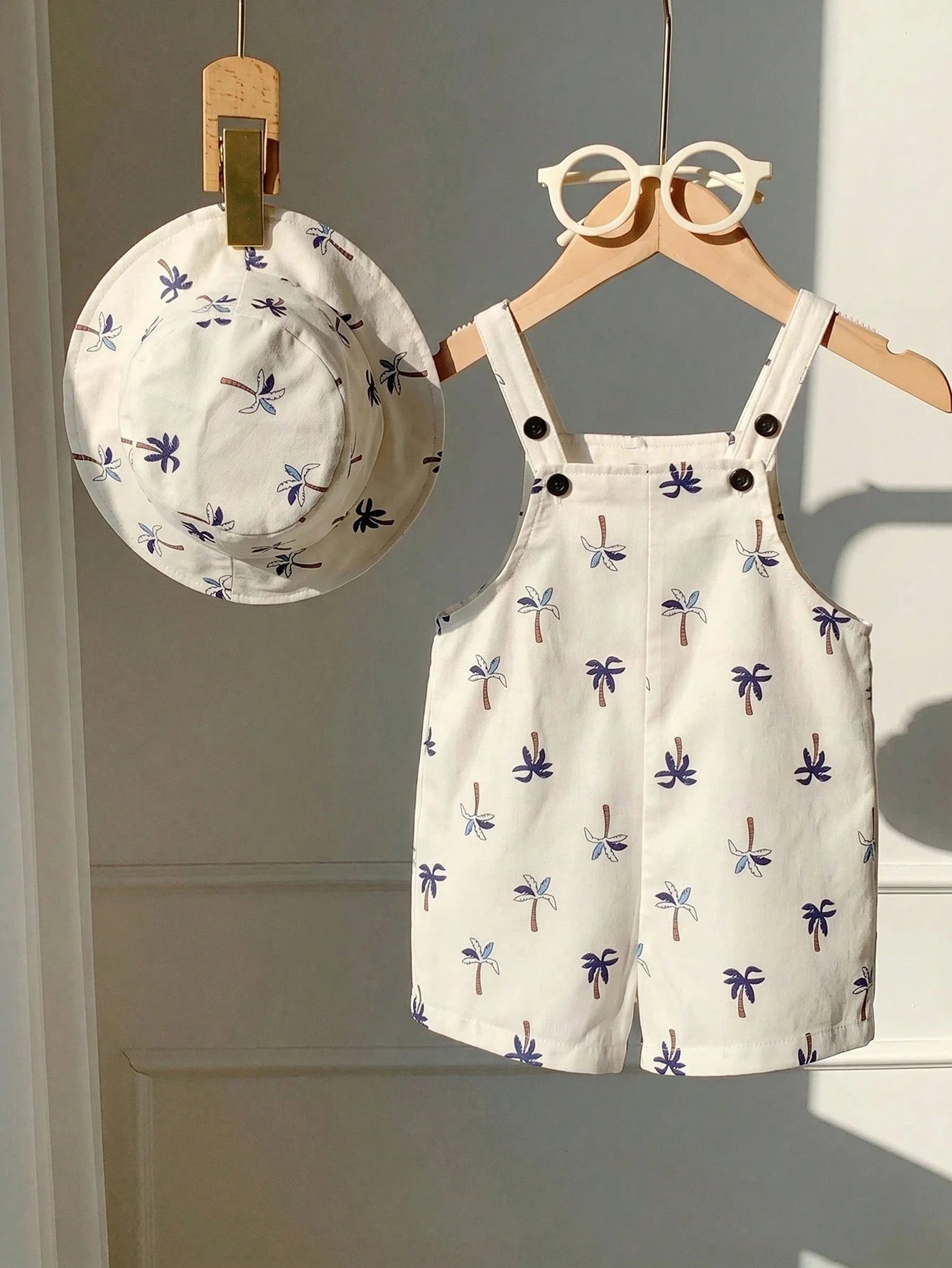 2pcs Boys Palm Print Dungaree Shorts & Bucket Hat Set - Ivory | 21 ...