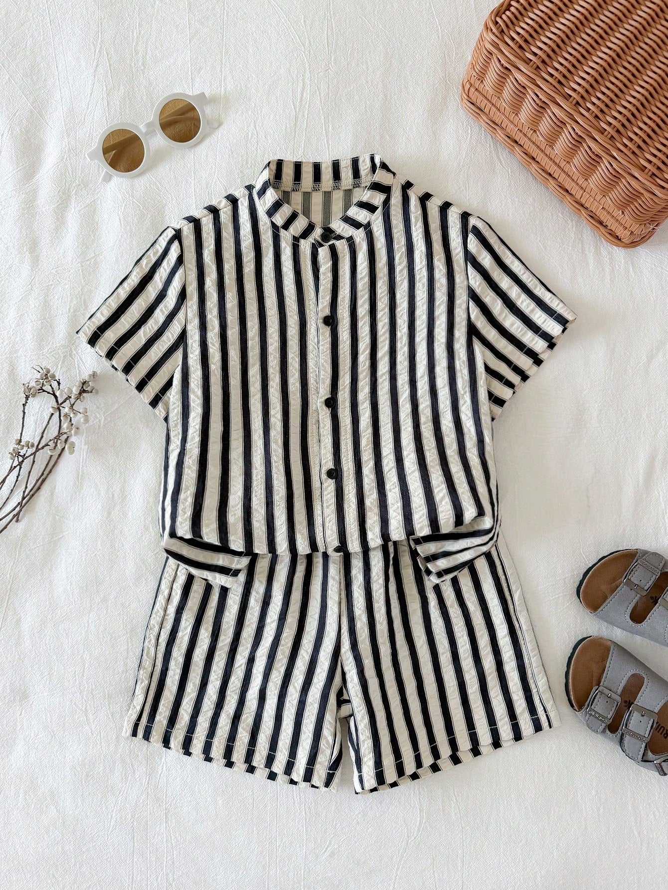 2pcs Little Boys Vertical Stripe Shirt & Shorts Set - Ecru