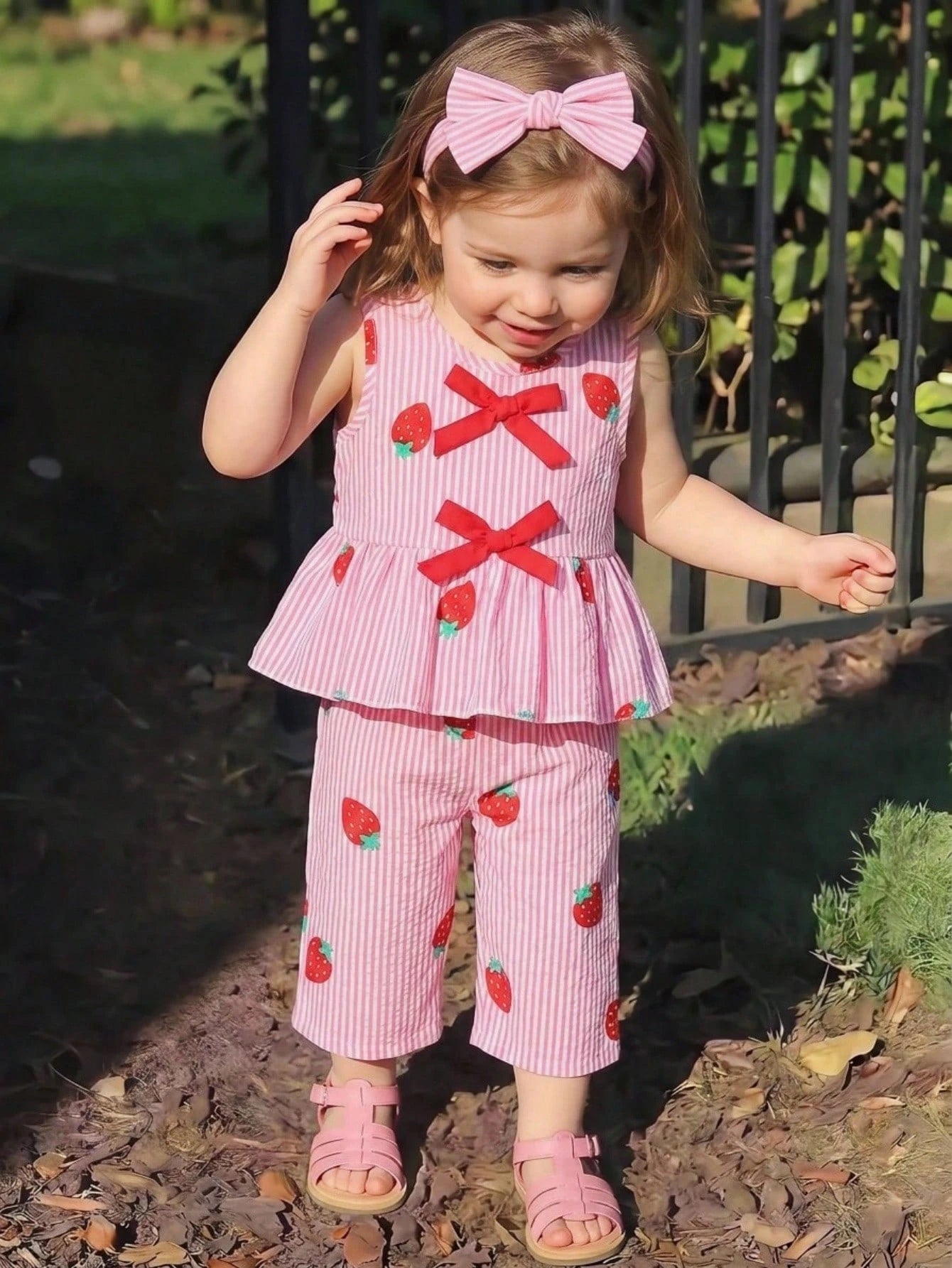 2pcs Girls Strawberry Print Ruffle Peplum Top & Wide-Leg Pants - Blush