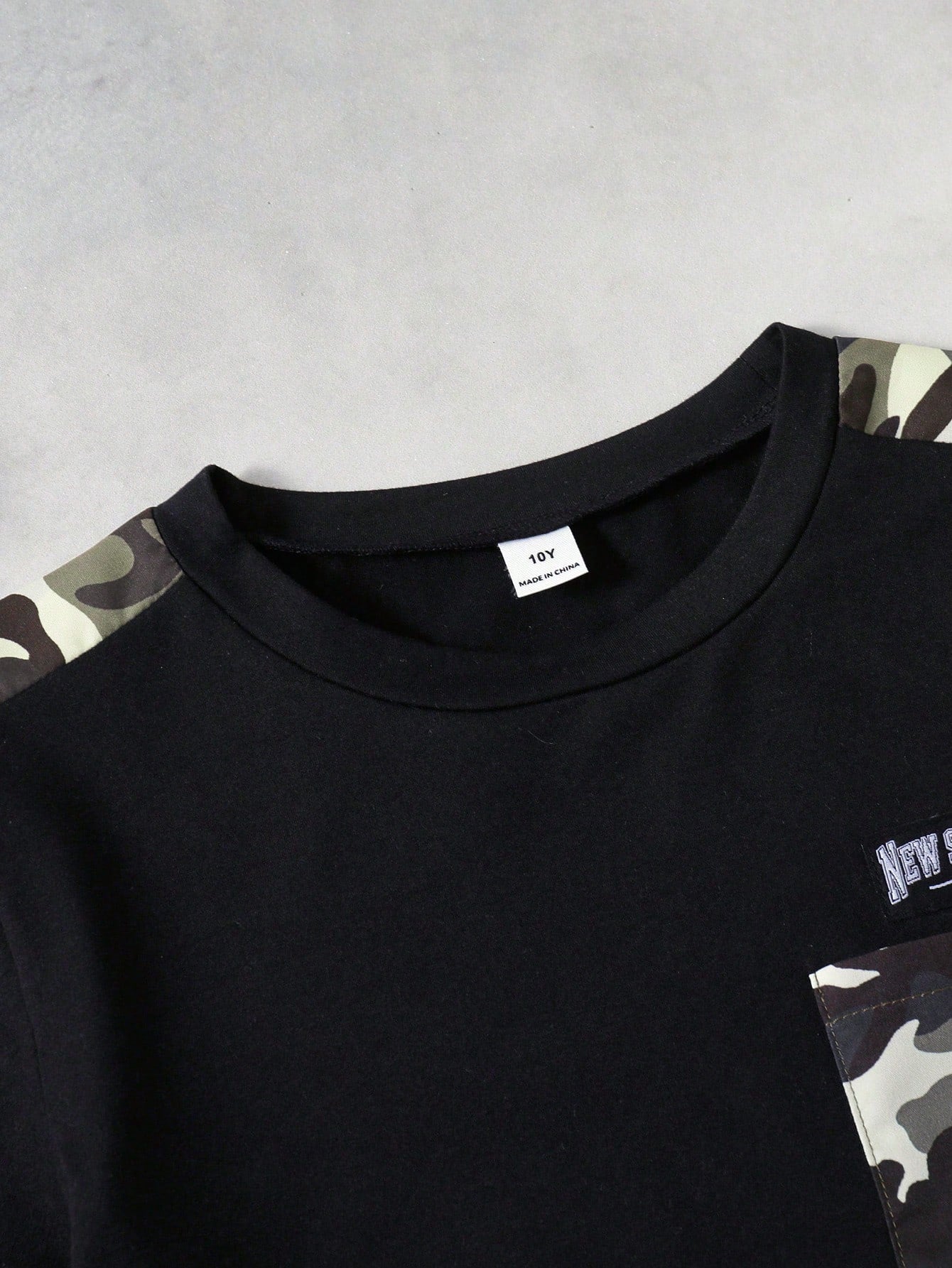 2pcs Boys Camo Contrast Panel Tee & Cargo Jogger Set - Onyx | 21 Ce...