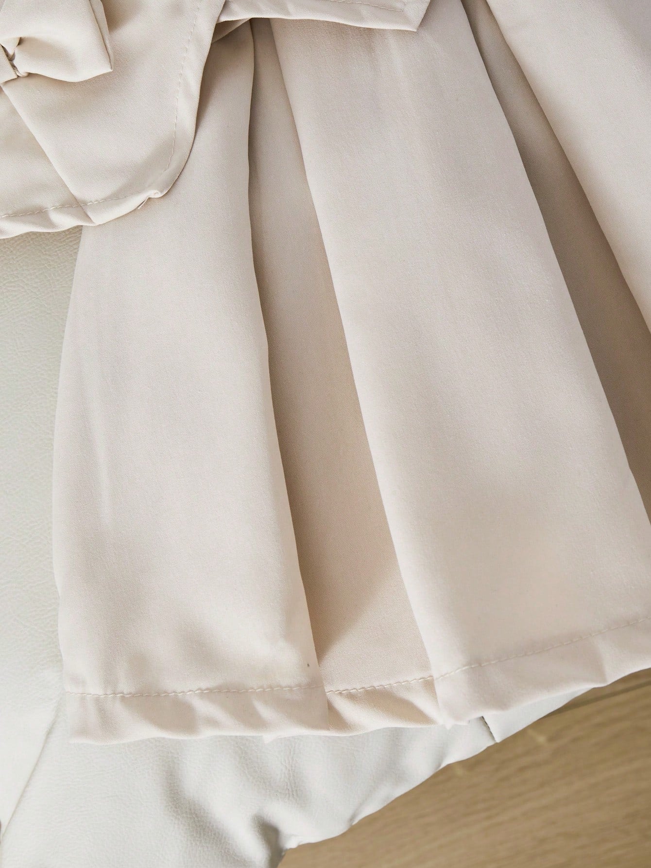 2pcs Little Girls Bow V-Neck Vest & Pleated Skirt Set - Ecru | 21 C...